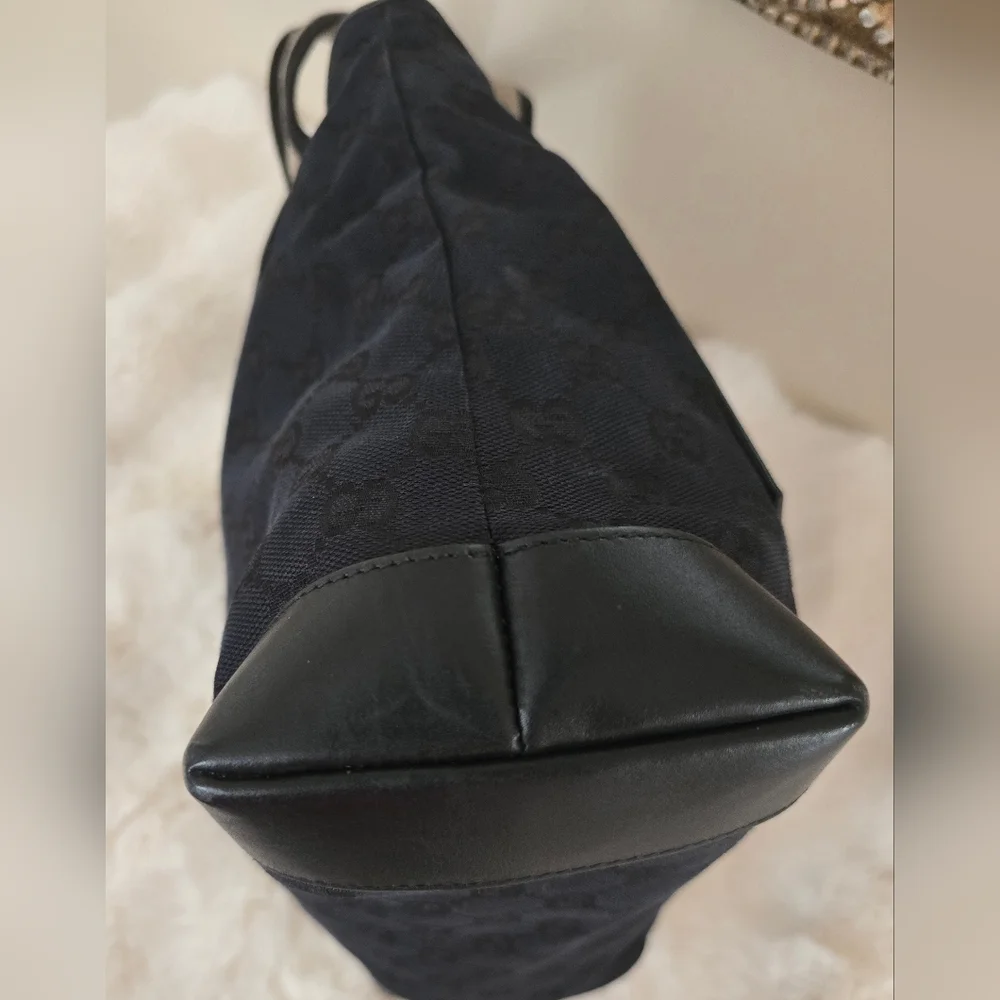 Gucci Black Canvas Shoulder Bag - Picture 3 of 8